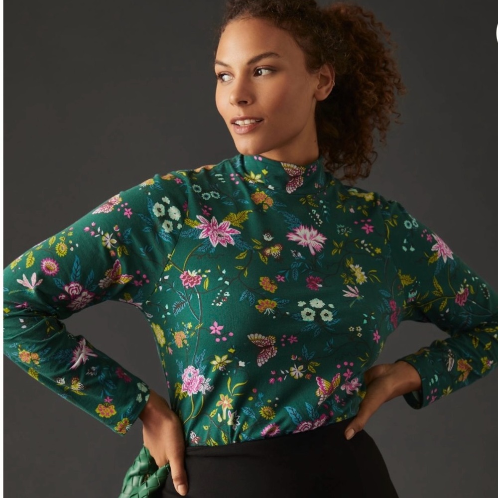 Anthropologie Maeve t-neck Sz xs. 100% cotton. No stains. Smoke free home